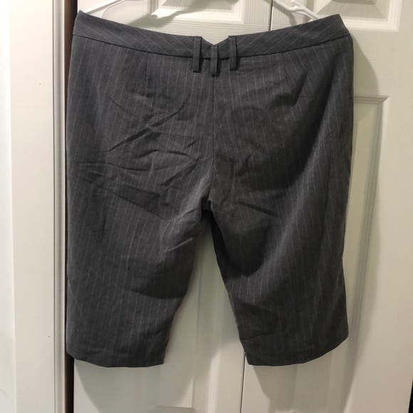 Gray pinstriped - Picture 2 of 2